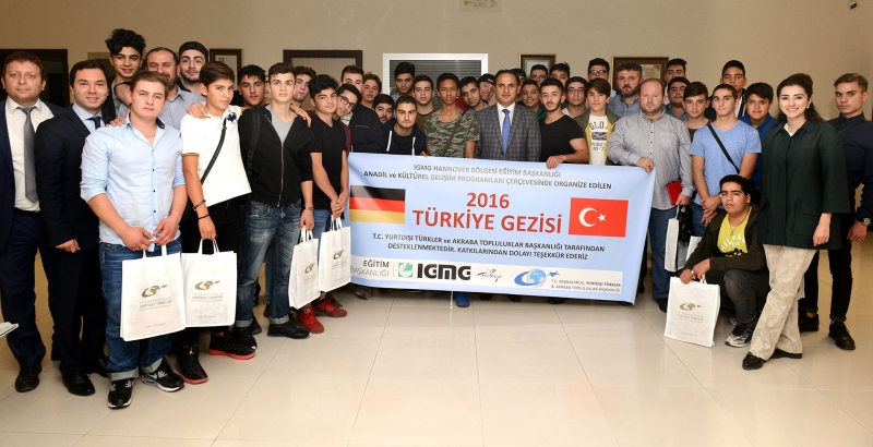 Almanya’da yaşayan Türk öğrenciler YTB’yi ziyaret etti