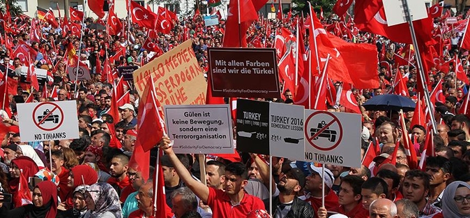 Avrupalı Türkler demokrasi mitinginde buluştu