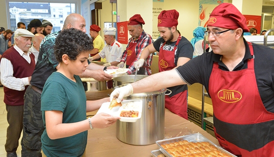 DİTİB iftar sofraları her kesimden insanı bir araya getiriyor