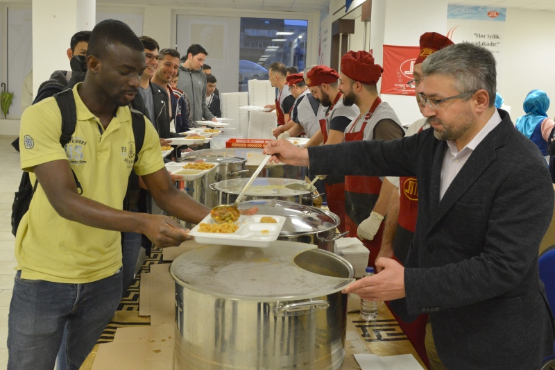 DİTİB iftar sofrasında ilk oruçlar açıldı