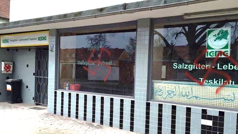 Salzgitter’de camiye çirkin saldırı